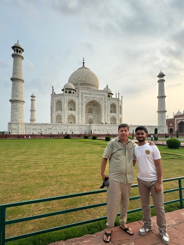 Same Tour To Agra by Apex Travelling Agency